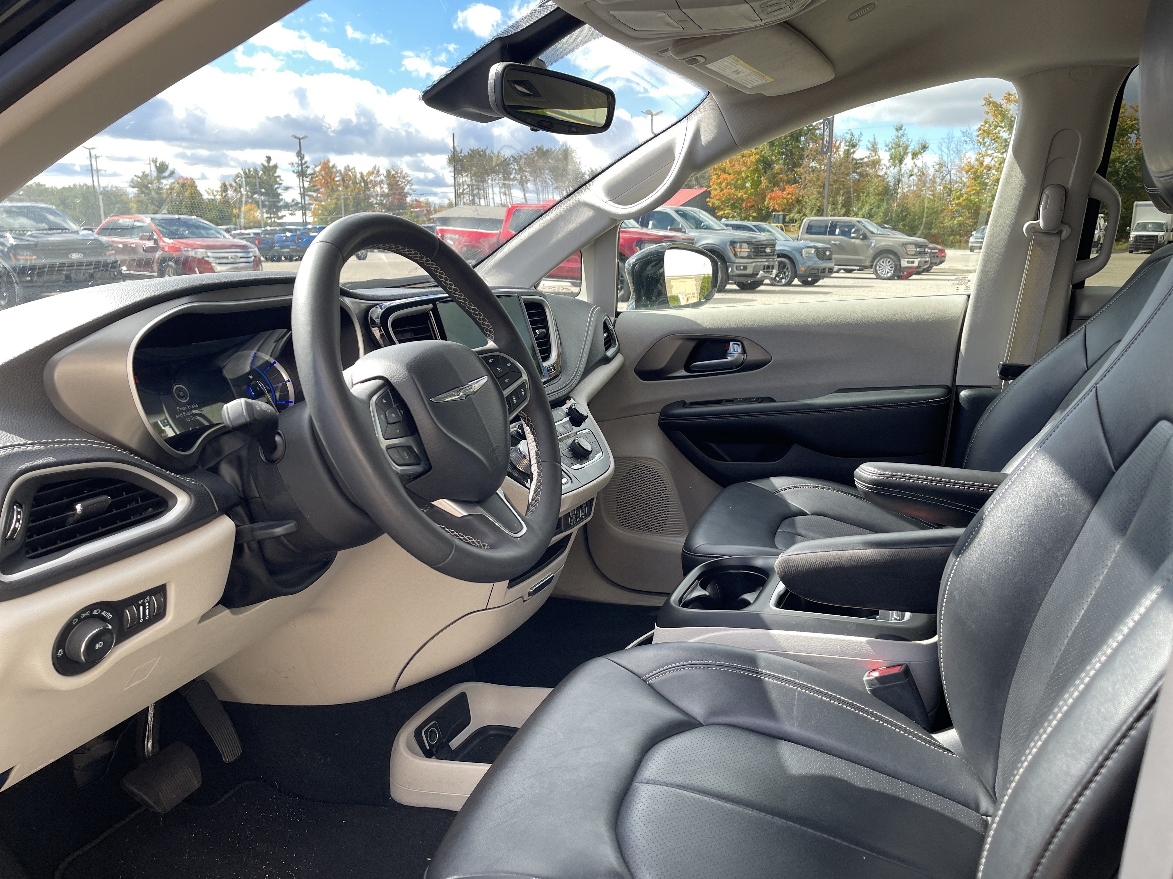 2024 Chrysler Pacifica Hybrid Select