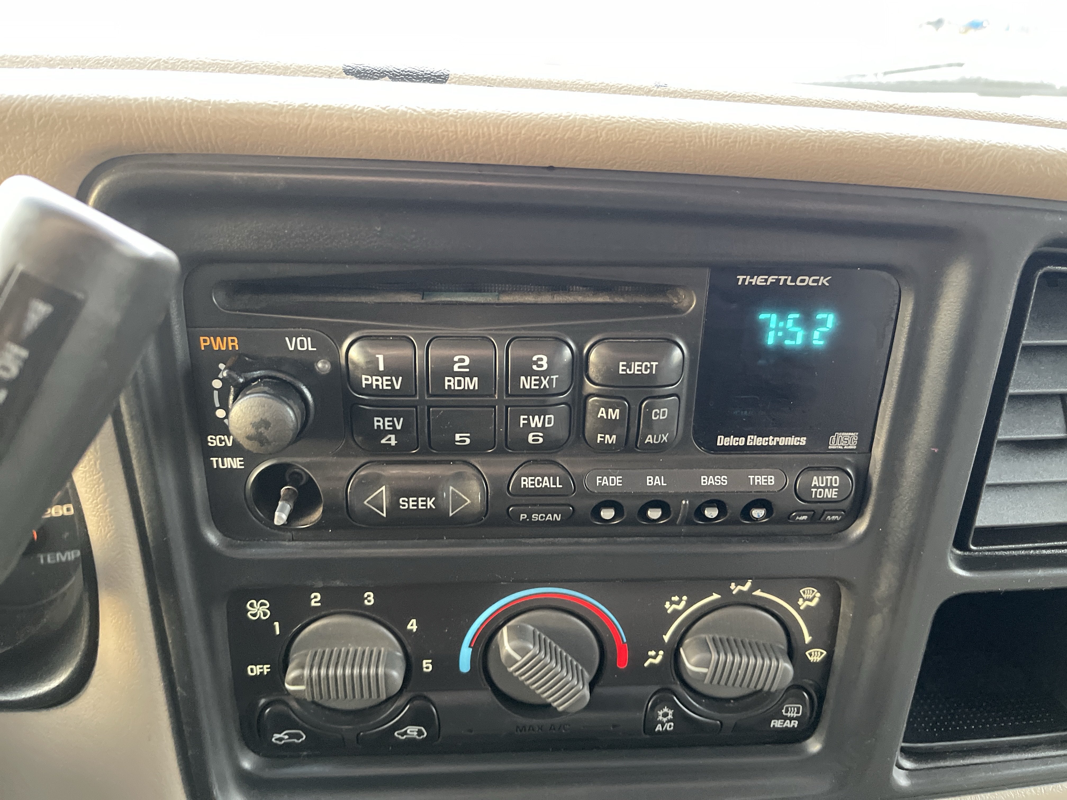 2001 Chevrolet Suburban LS
