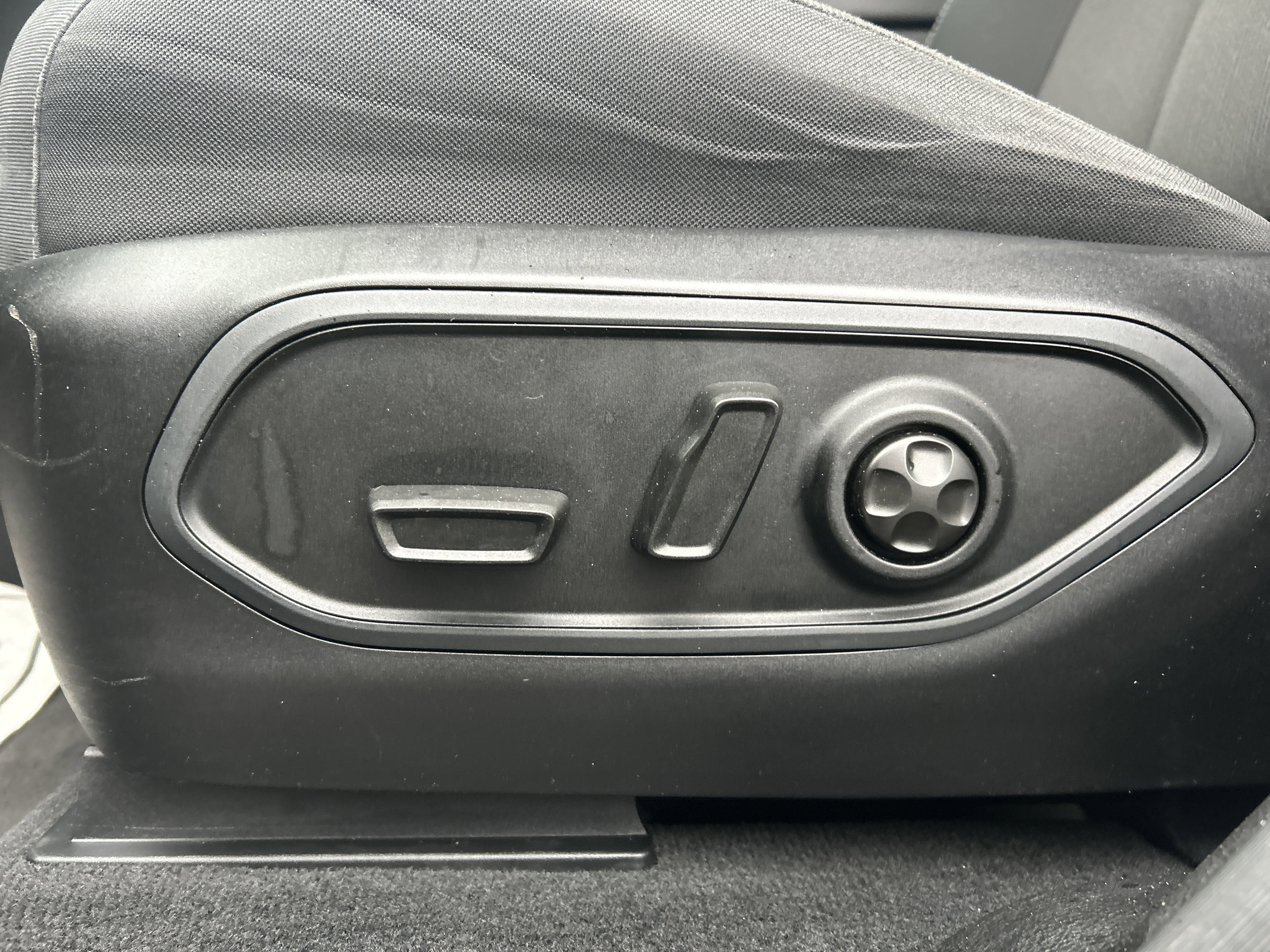 2023 Jeep Grand Cherokee L Laredo 4x4