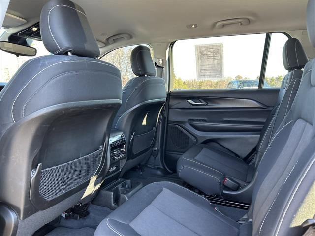 2023 Jeep Grand Cherokee L Laredo 4x4