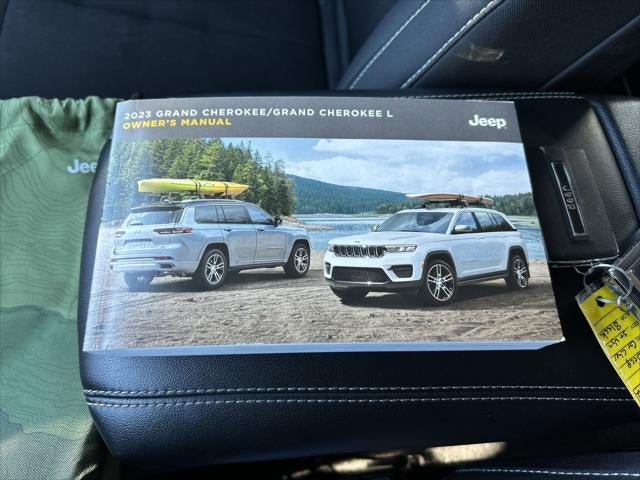 2023 Jeep Grand Cherokee L Laredo 4x4