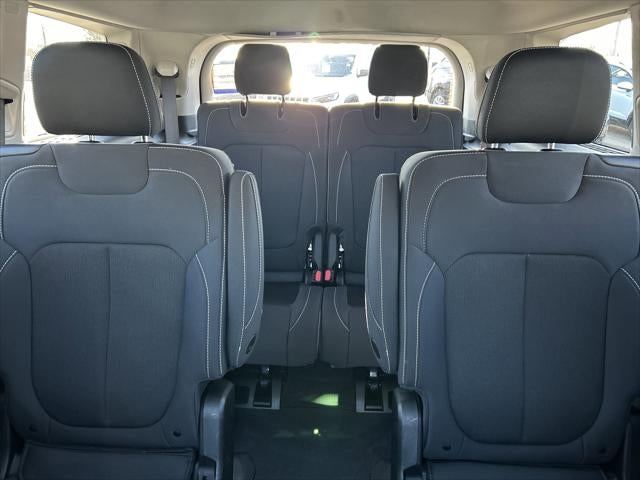 2023 Jeep Grand Cherokee L Laredo 4x4