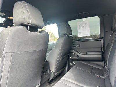 2023 Nissan Frontier Crew Cab SV 4x4